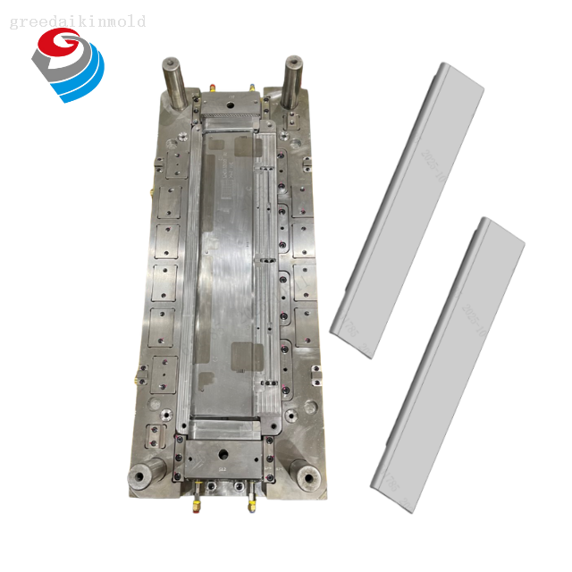 Vstřikovací forma panelu klimatizace