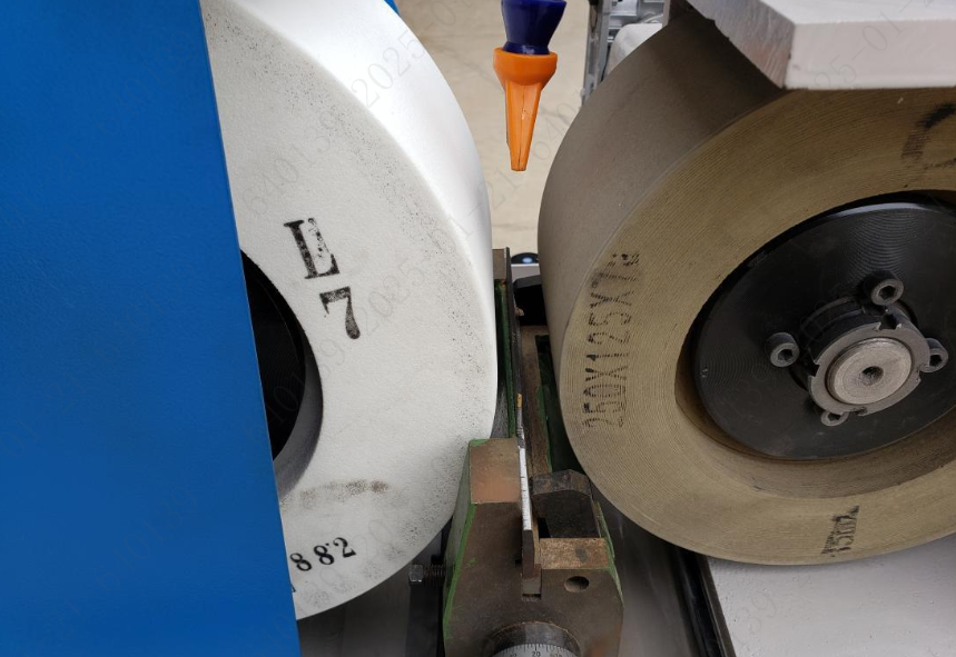 brusn&yacute; n&aacute;stroj